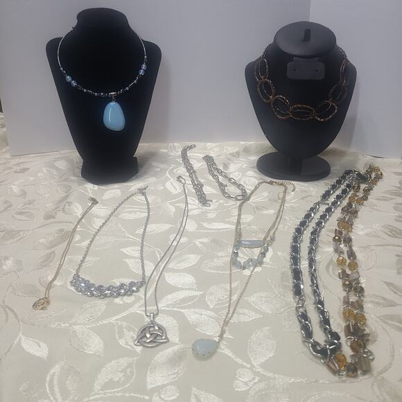 Huge Lot Of 10 Necklaces- Costume Jewelry - Vintage And Current - Picture 1 of 8